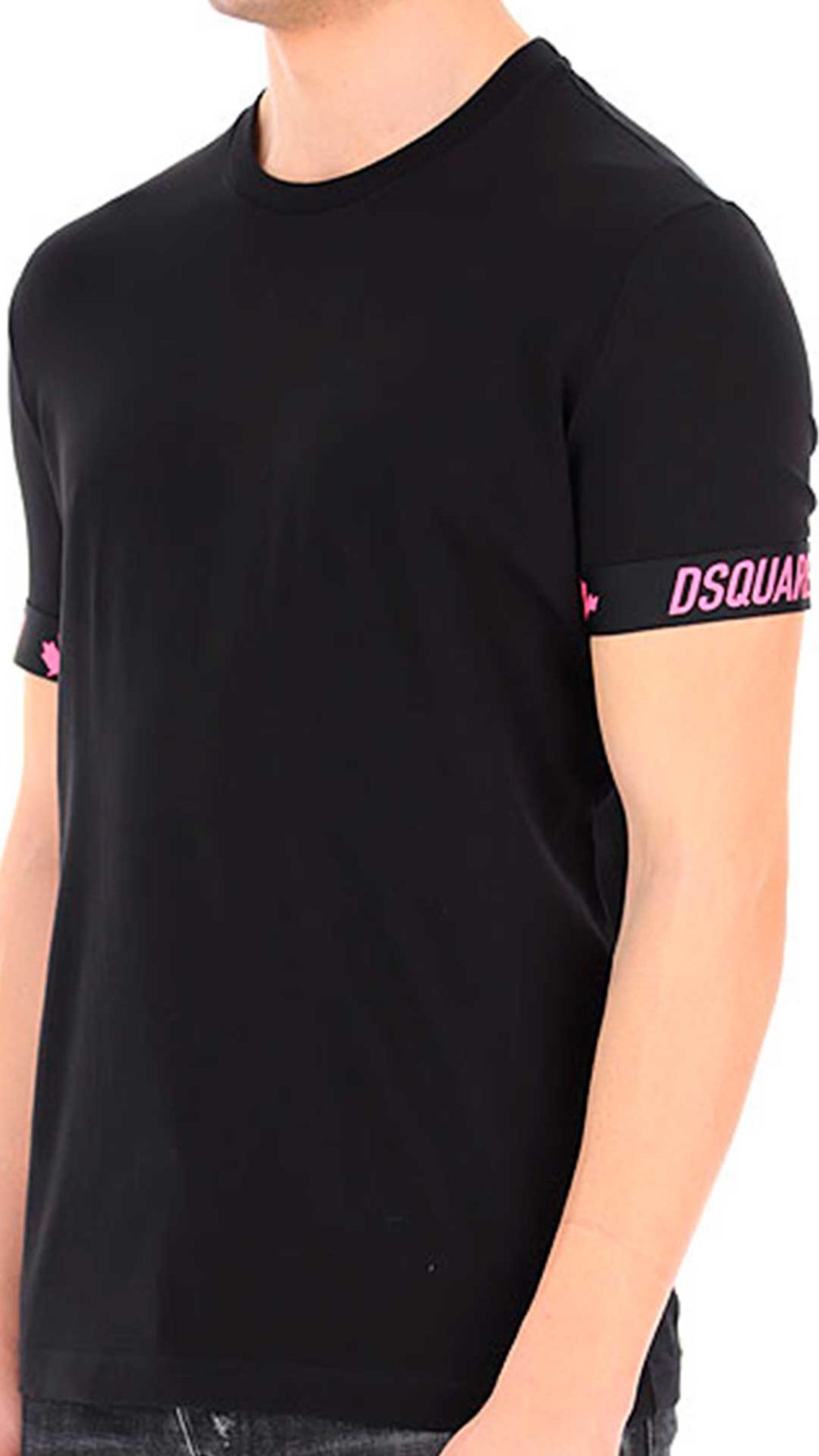 Camiseta negra Dsquared2 con logotipo en color rosa