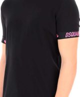 Camiseta negra Dsquared2 con logotipo en color rosa