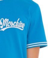 Camiseta Moschino con logo bordado