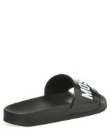 Chancla Moschino con logotipo en relieve