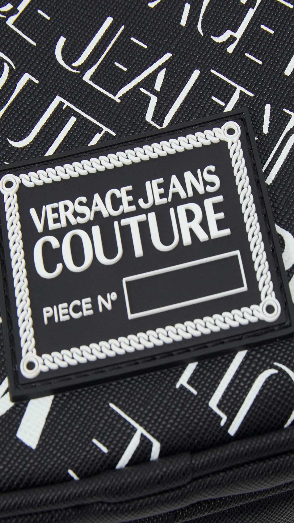 Bolso pequeño Versace Jeans Couture con logotipo estampado en toda la pieza