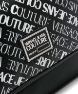 Mochila Versace Jeans Couture con logotipo estampado en toda la pieza