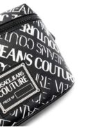 Riñonera Versace Jeans Couture con logotipo estampado en toda la pieza