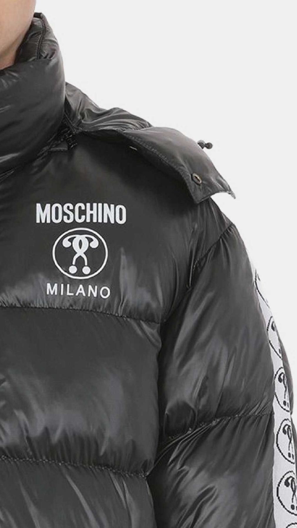 Chaqueta Moschino acolchada con bandas en mangas con logotipo
