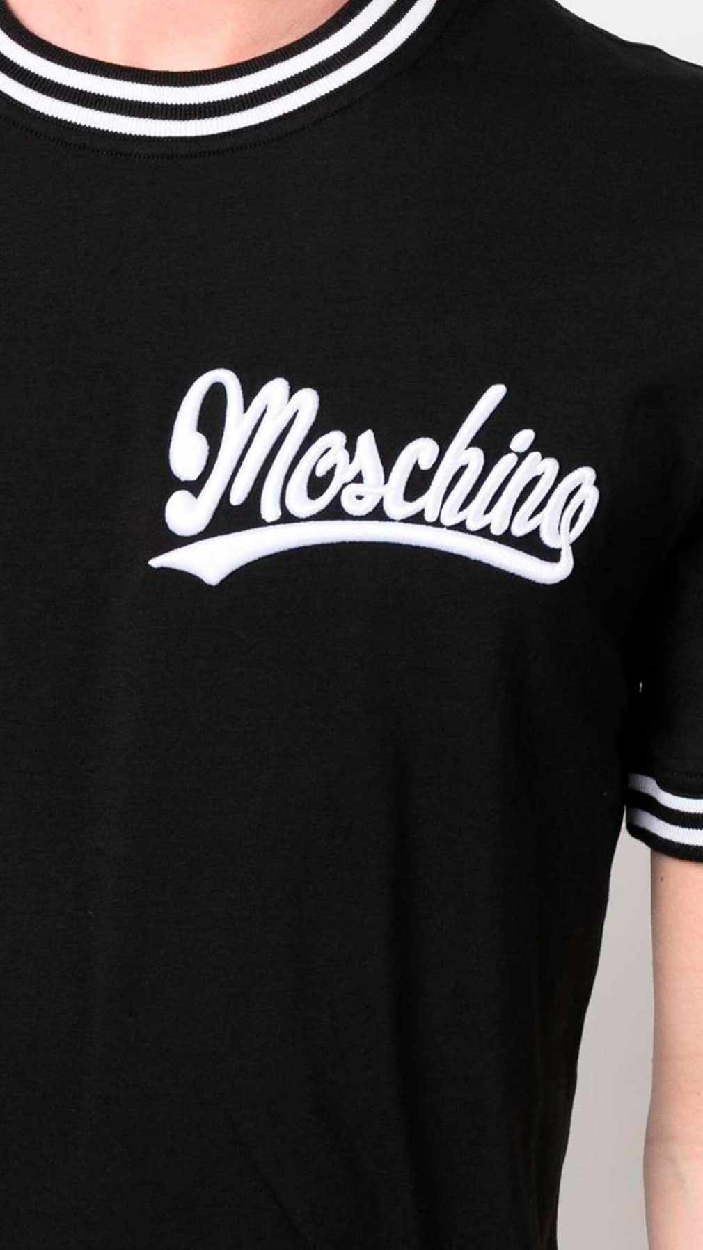 Camiseta Moschino con logo bordado