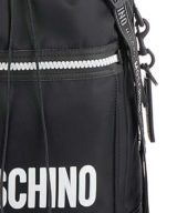 Mochila Moschino con logotipo en relieve
