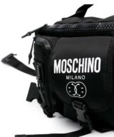 Riñonera Moschino con múltiples bolsillos y logo