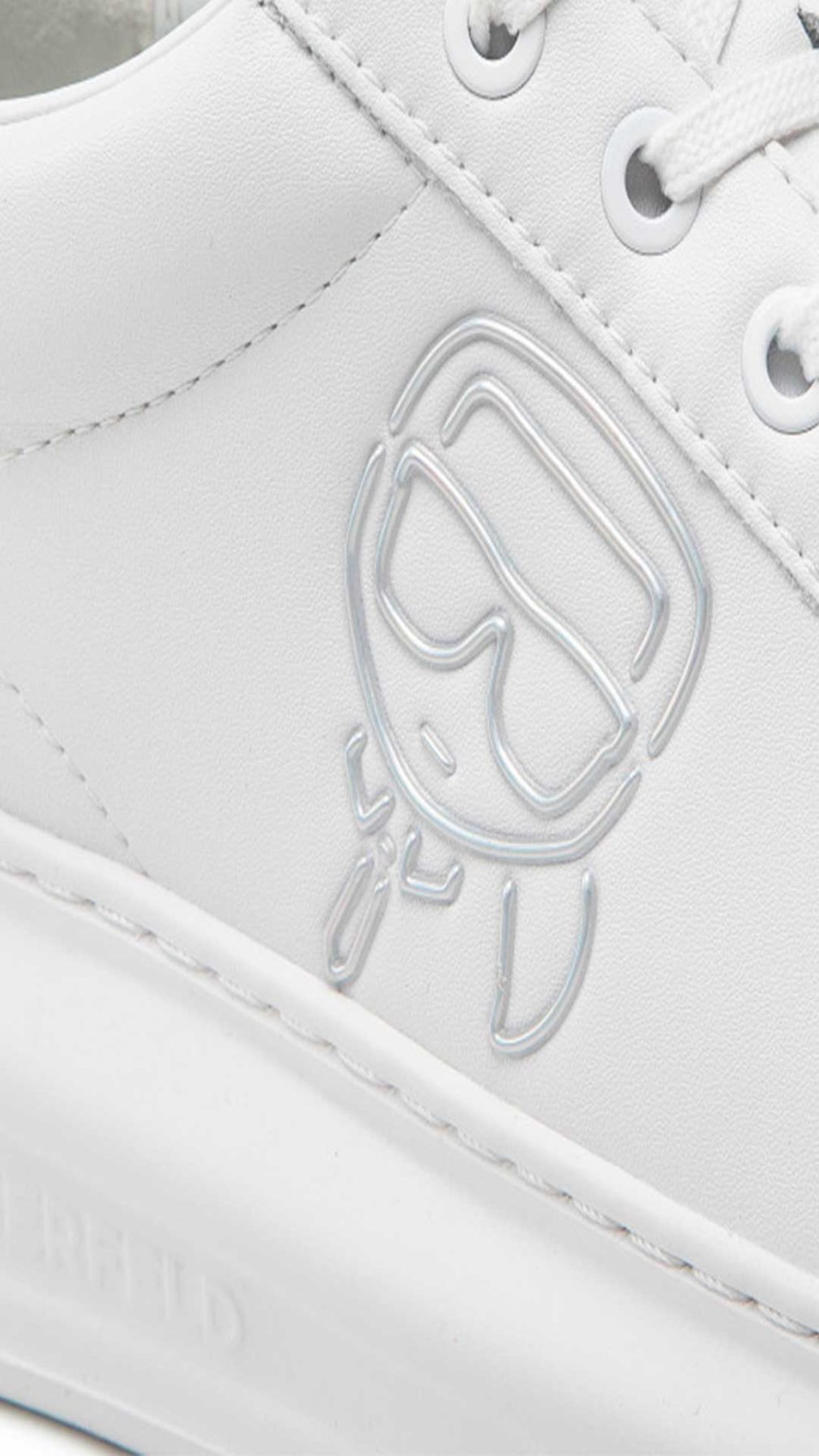 Deportiva Karl Lagerfeld con efecto laminado