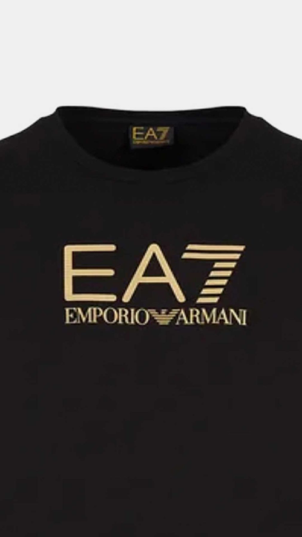 Camiseta EA7 Emporio Armani con logotipo en dorado