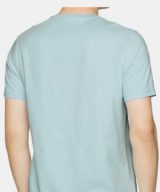 Camiseta azul claro Karl Lagerfeld con detalle de parche en el pecho engomado