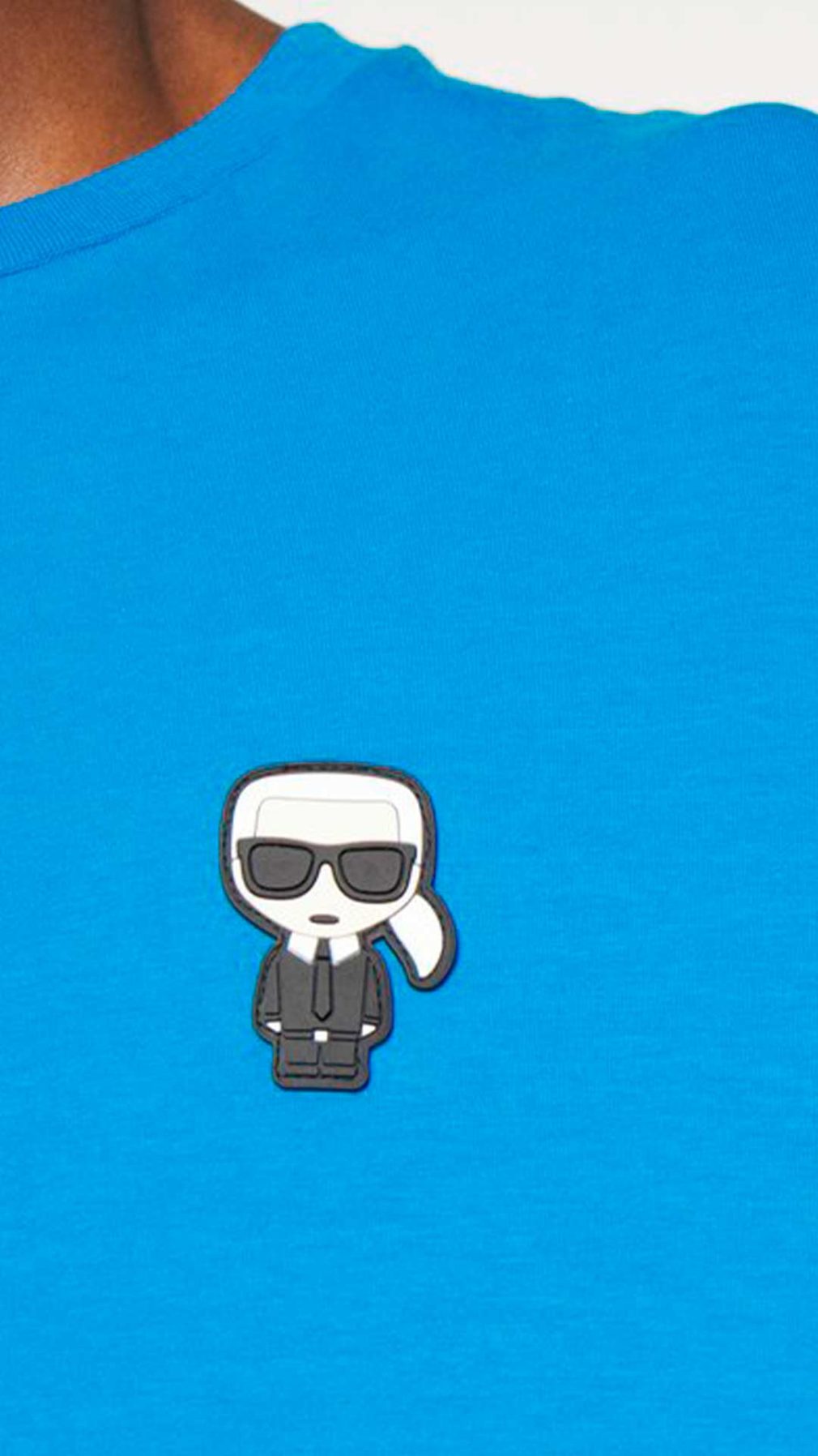 Camiseta Karl Lagerfeld con detalle de parche en el pecho engomado