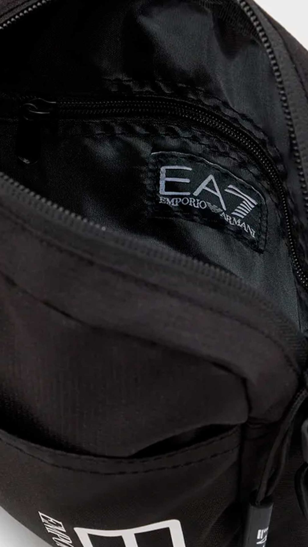 Bolso pequeño EA7 Emporio Armani en tejido técnico