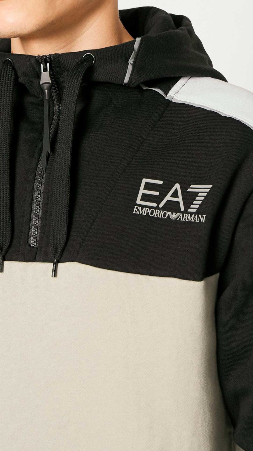 Sudadera EA7 Emporio Armani con capucha