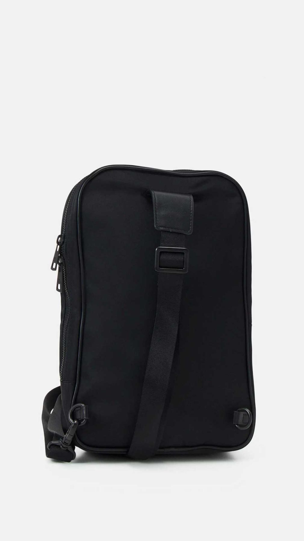 Bolso pequeño Karl Lagerfeld con logotipo icónico