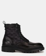 Bota Karl Lagerfeld Outland con estampado del logotipo