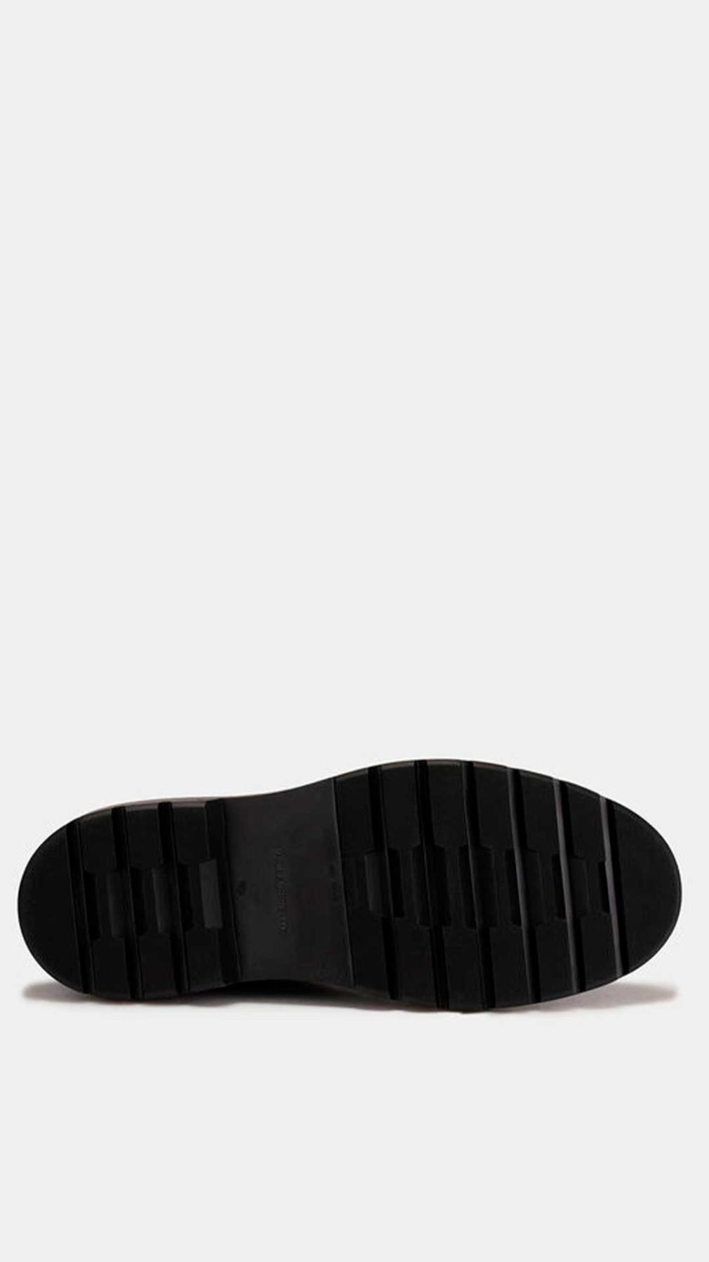 Bota Karl Lagerfeld Outland con estampado del logotipo