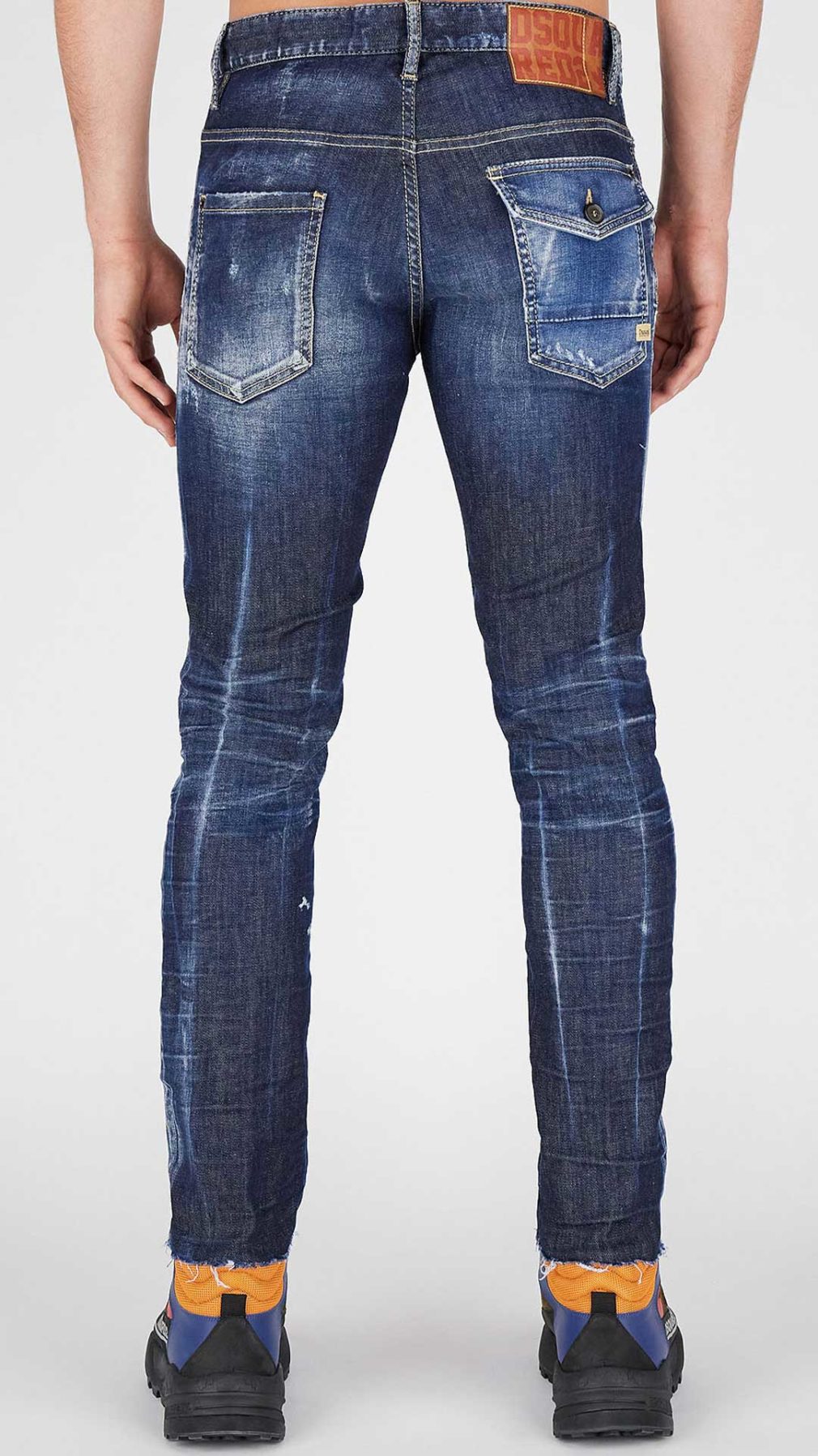 Jeans Skater Dsquared2 con los bajos sin terminar