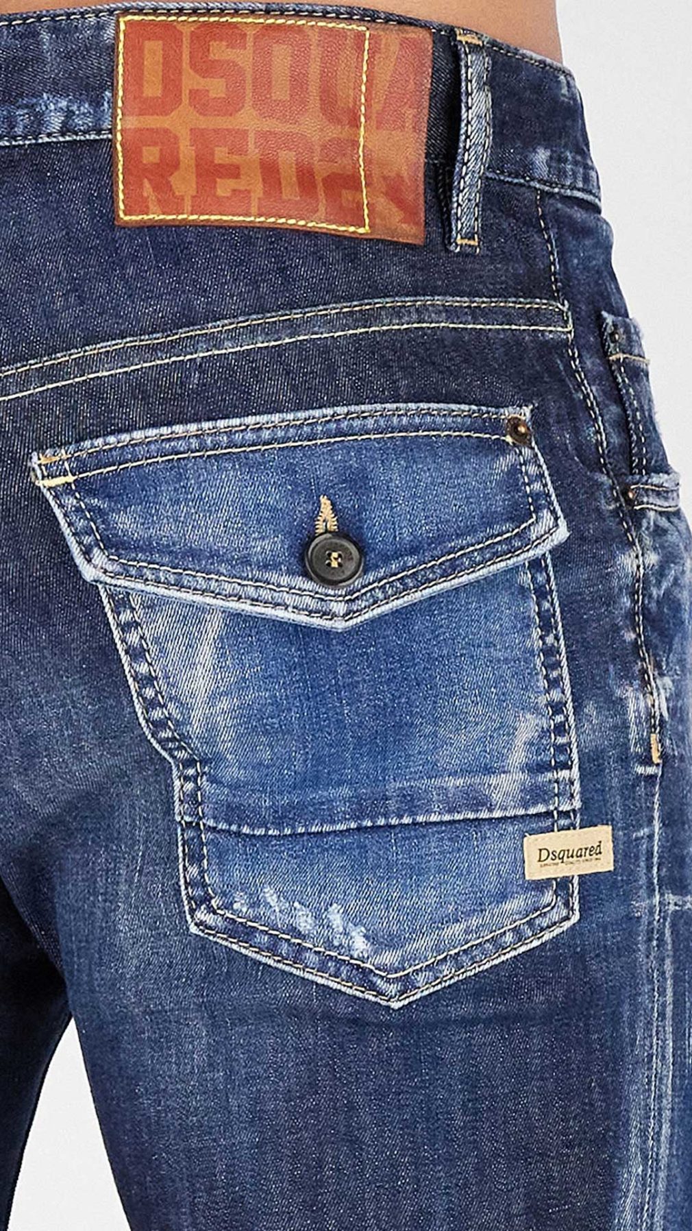 Jeans Skater Dsquared2 con los bajos sin terminar