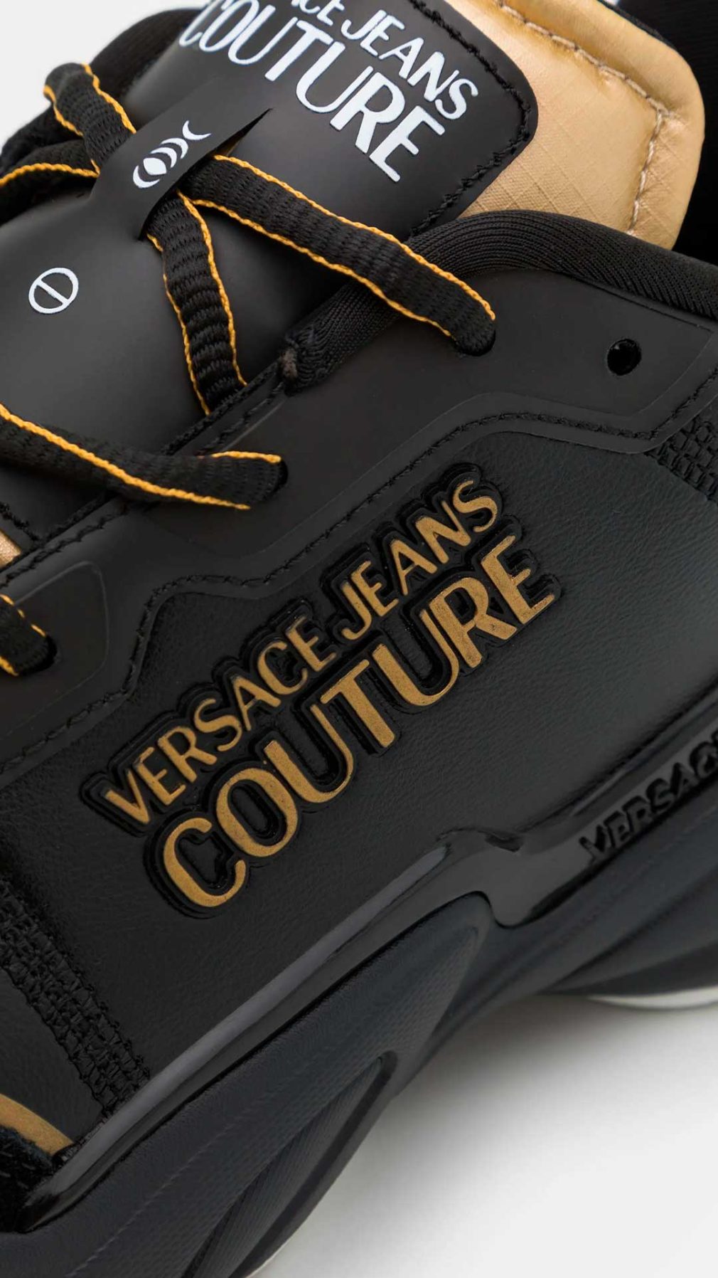 Deportiva Versace Jeans Couture toques dorados