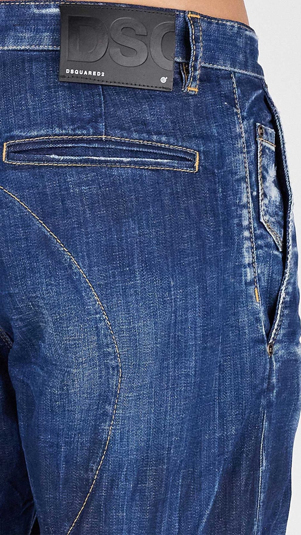 Jeans Skipper Fit Dsquared2 etiqueta negra con logotipo