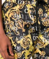 Pantalón corto Versace Jeans Couture con estampado Barroco