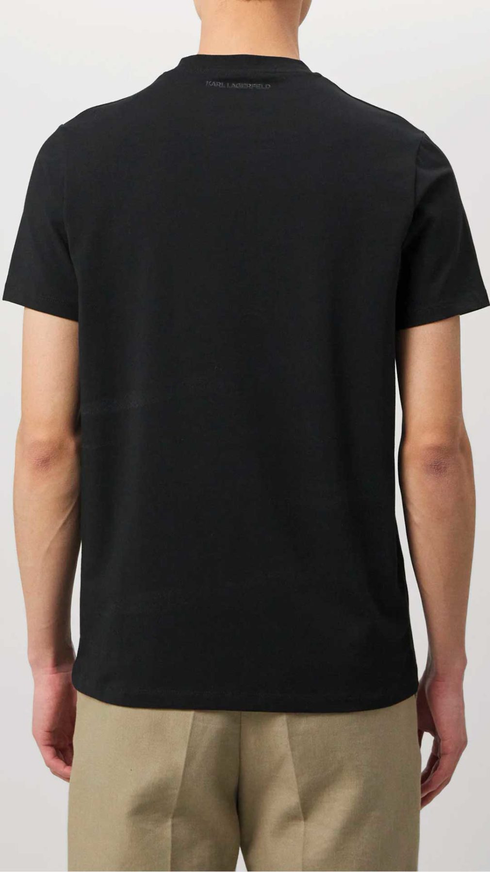 Camiseta Karl Lagerfeld con logotipo dorado
