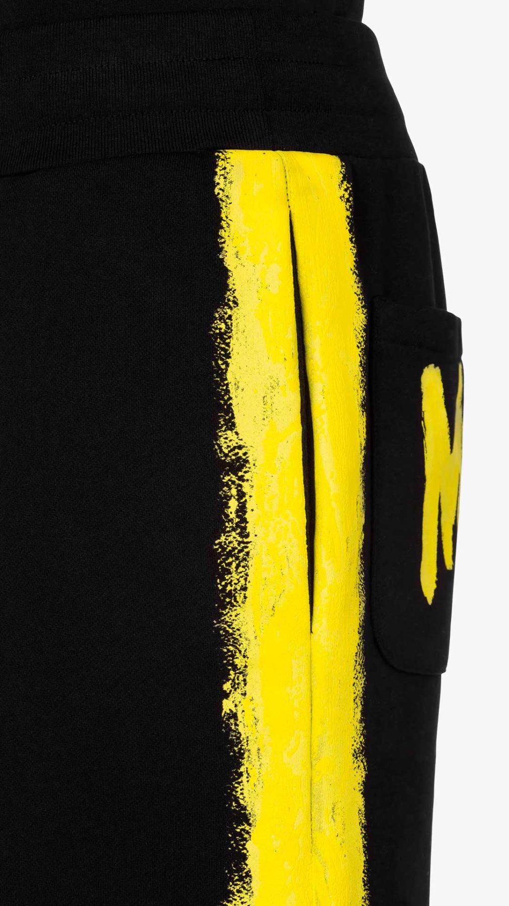 Pantalón corto Moschino bandas laterales con efecto pintado a mano.