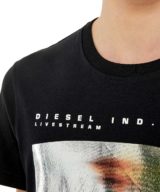 Camiseta Diesel con grafico cara borrosa