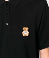 Polo Moschino con parche del logo Teddy Bear