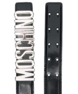 Cinturón Moschino con letras del logo