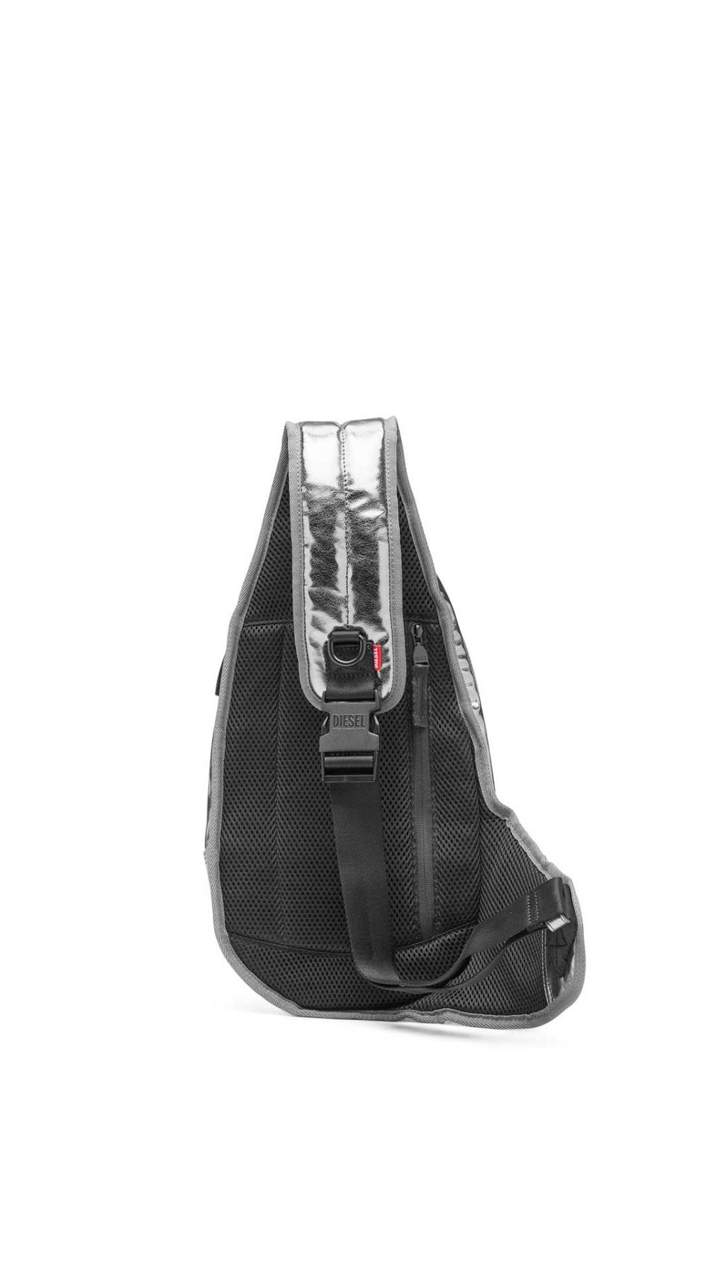Bolso Diesel con logotipo D en relieve