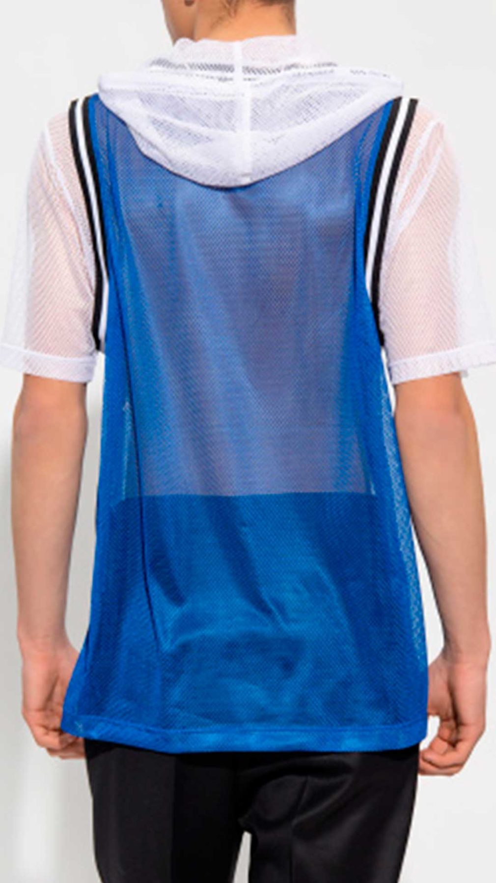 Camiseta Balmain con capucha y logo