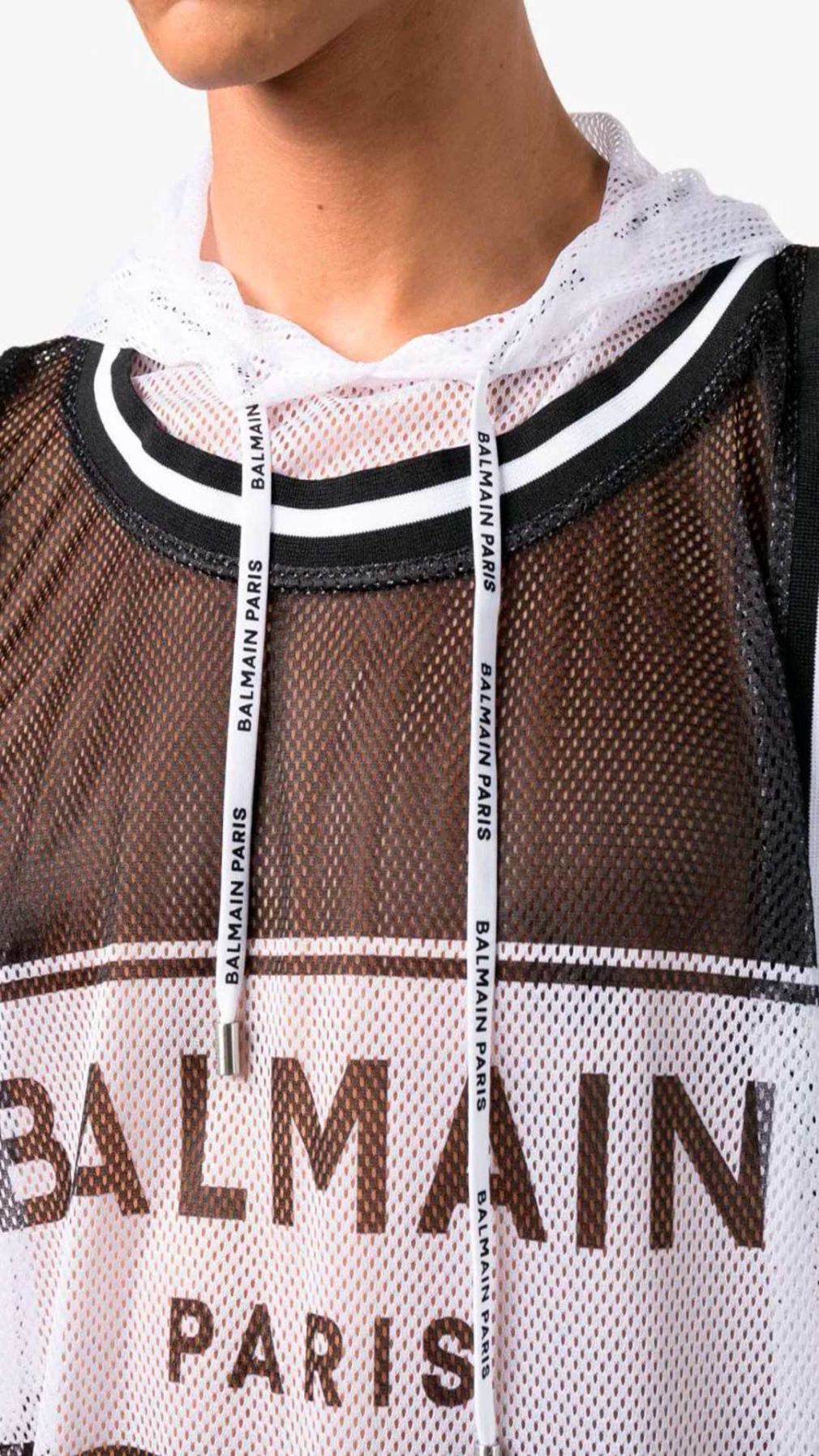 Camiseta Balmain con capucha y logo