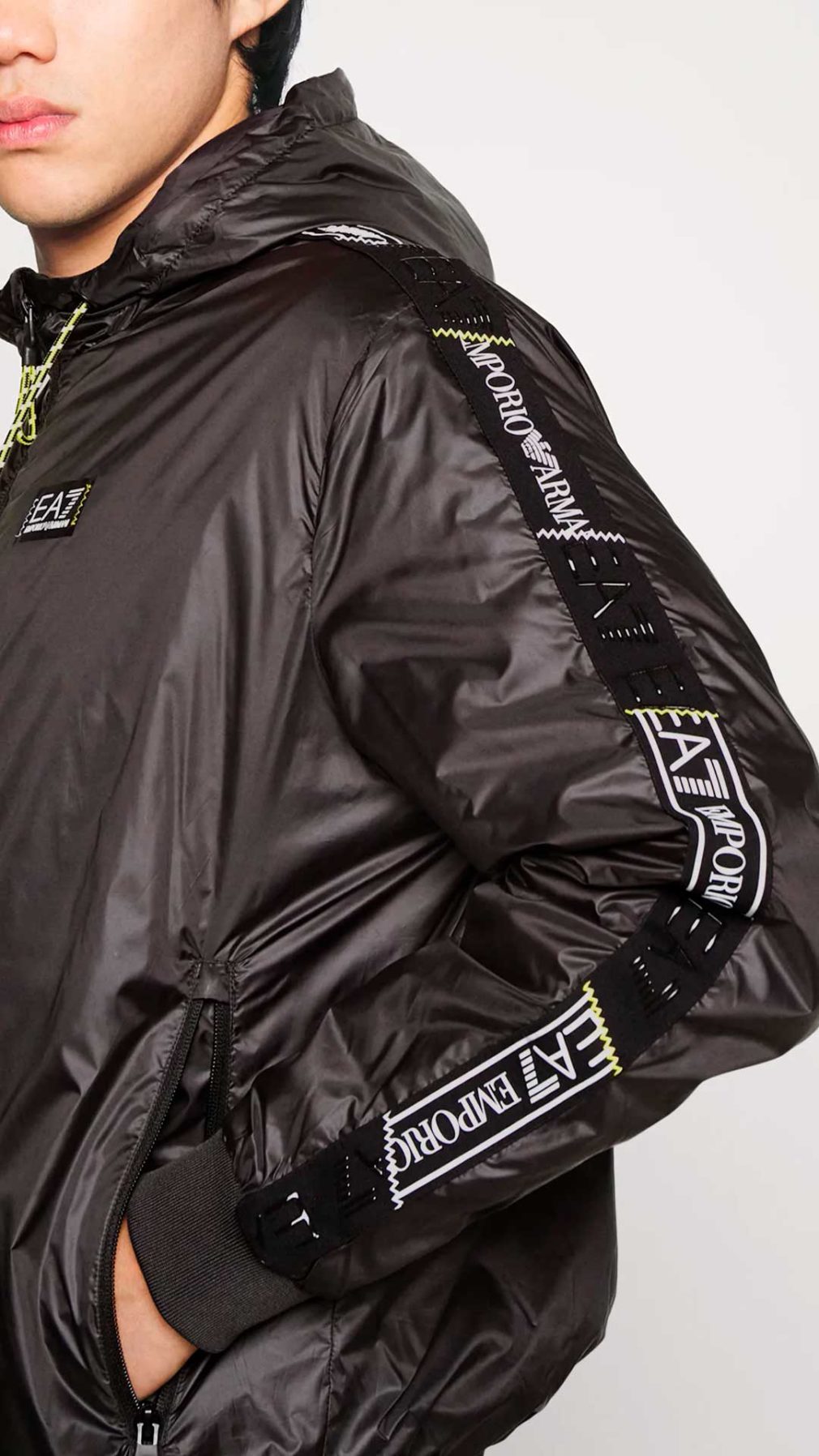 Chaqueta con capucha EA7 Emporio Armani
