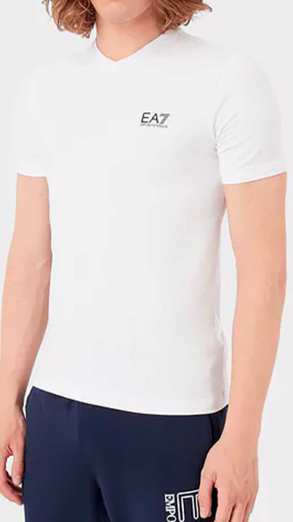 Camiseta EA7 Emporio Armani cuello pico