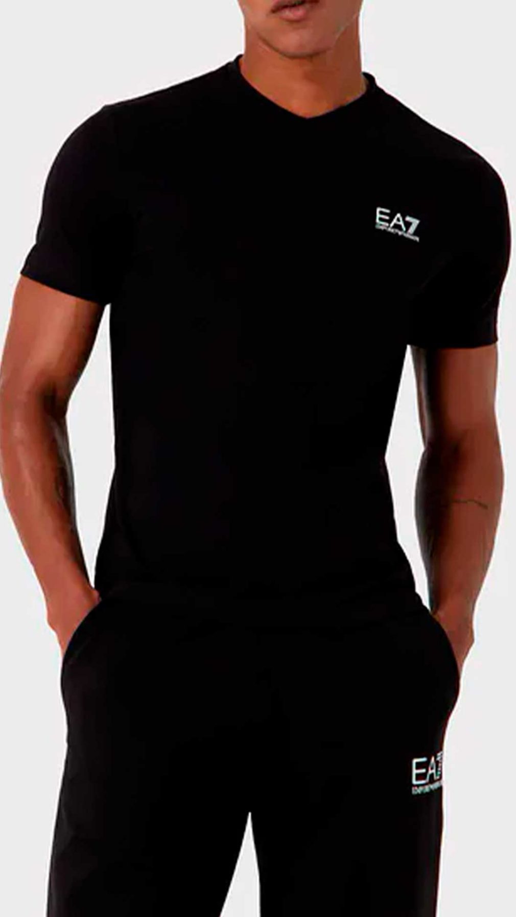 Camiseta EA7 Emporio Armani cuello pico