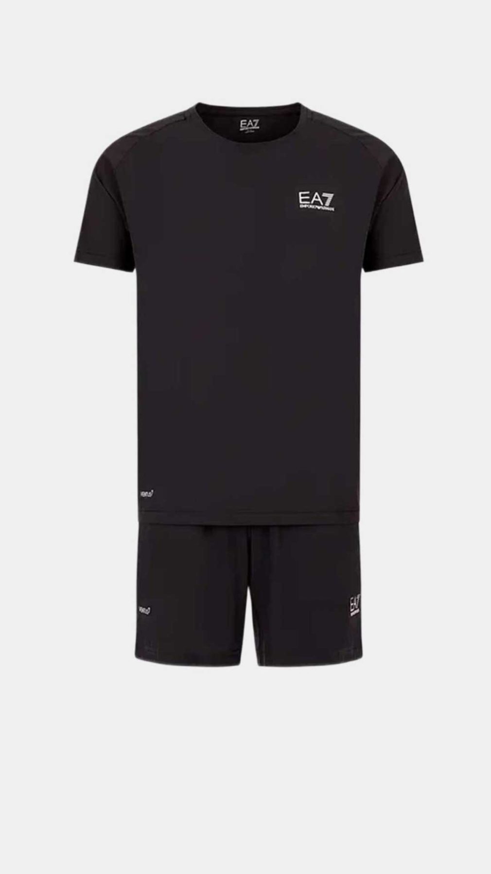 Conjunto Ea7 Emporio Armani en tejido técnico VENTUS7