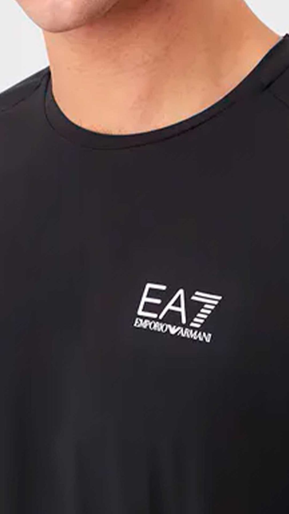 Conjunto Ea7 Emporio Armani en tejido técnico VENTUS7