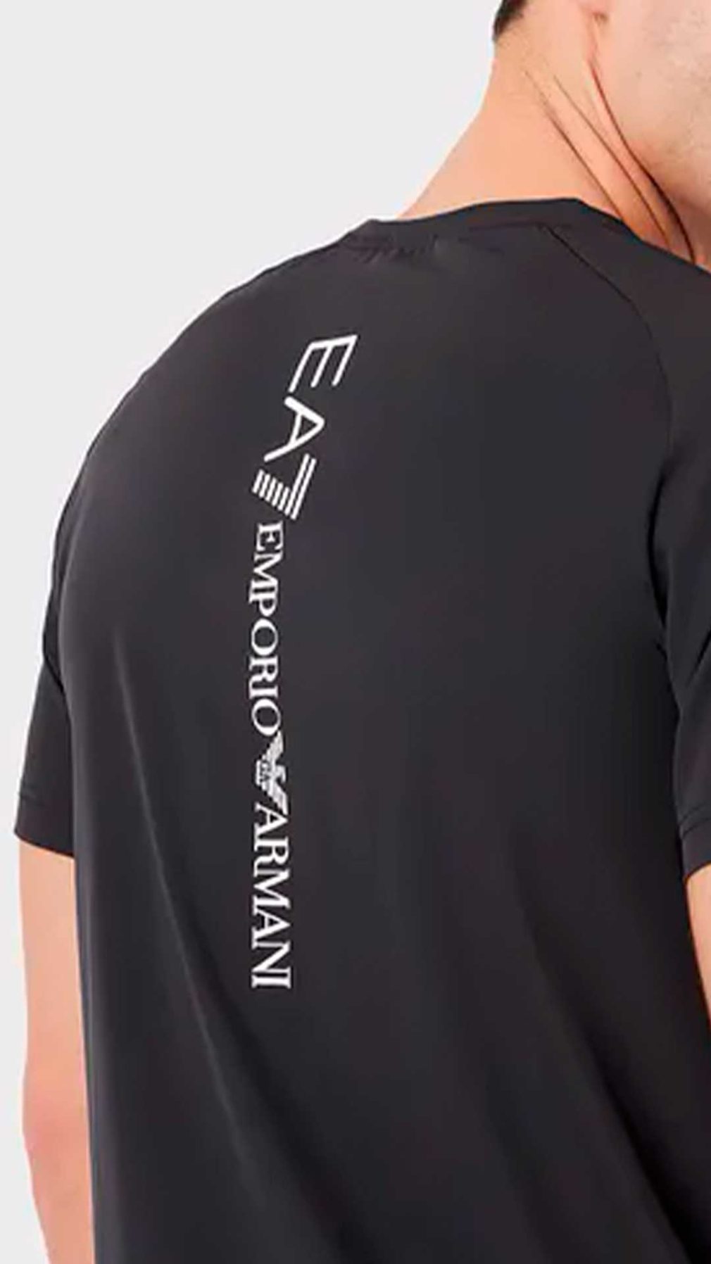 Conjunto Ea7 Emporio Armani en tejido técnico VENTUS7