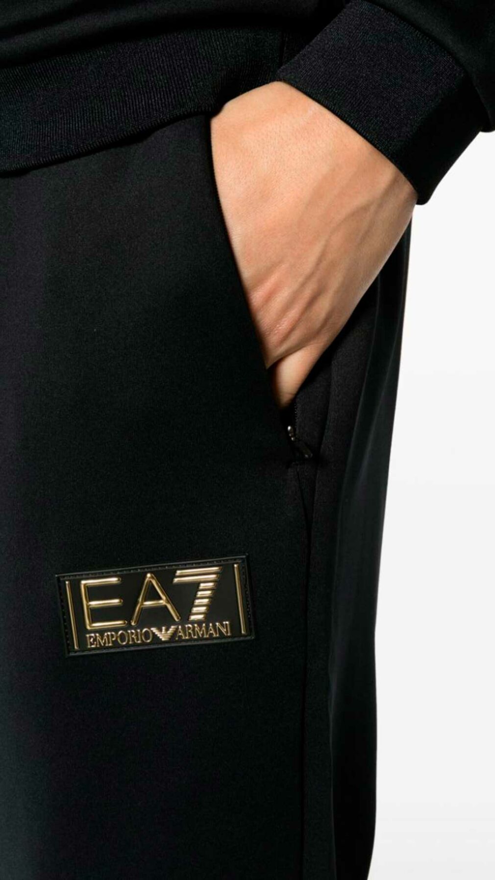 Pantalón de chándal con parche del logo de EA7 Emporio Armani