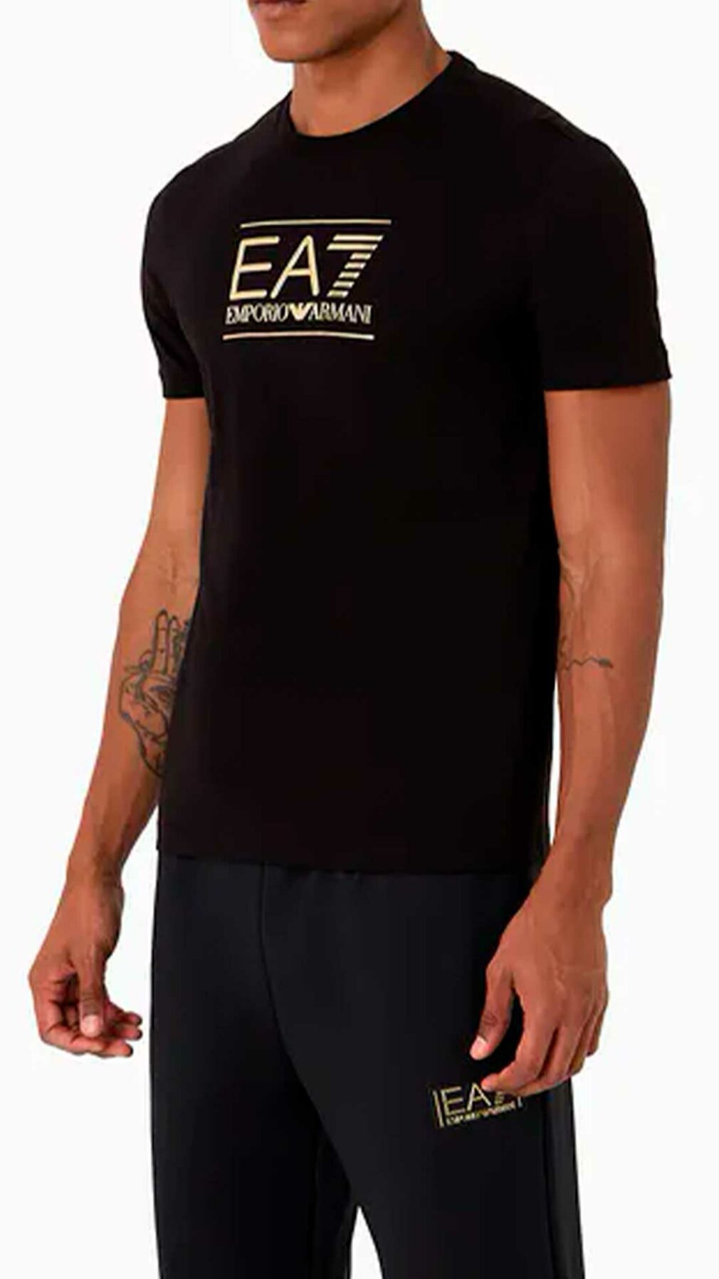 Camiseta con logotipo dorado de EA7 Emporio Armani