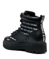 Botas con estampado gráfico de Versace Jeans Couture
