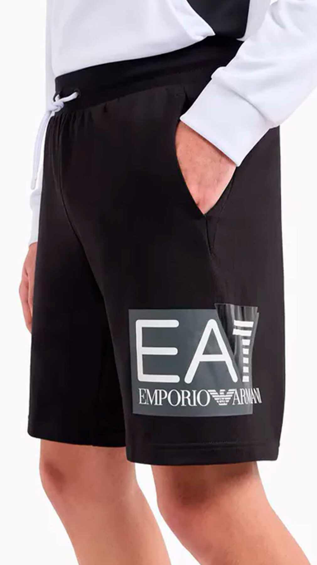 Pantalón corto EA7 Emporio Armani con logotipo