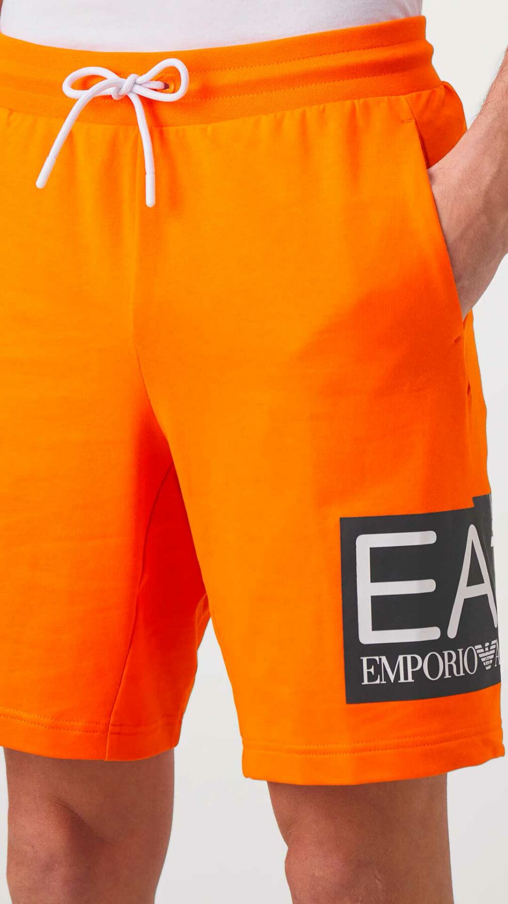 Pantalón corto EA7 Emporio Armani con logotipo