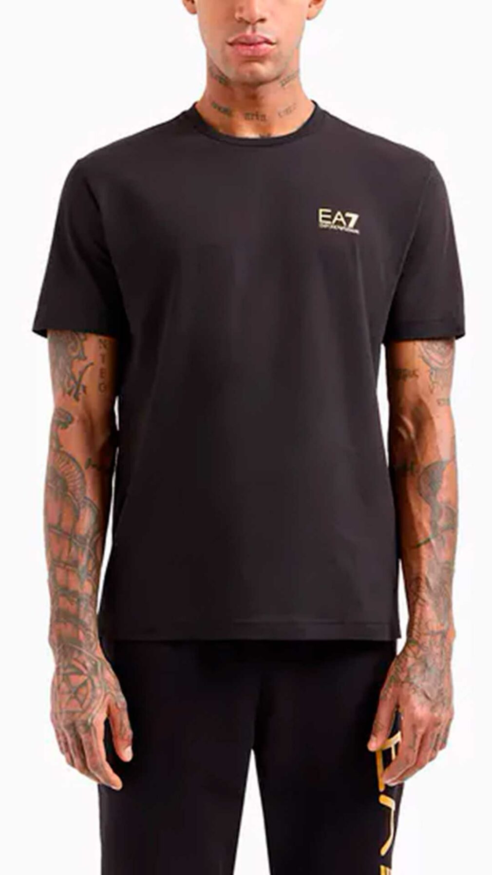 Camiseta EA7 Emporio Armani con logotipo en la parte delantera y trasera