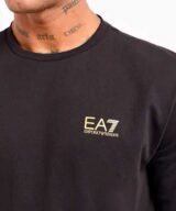 Camiseta EA7 Emporio Armani con logotipo en la parte delantera y trasera
