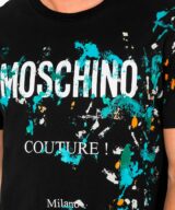 Camiseta Moschino con estampado manchas de  pintura