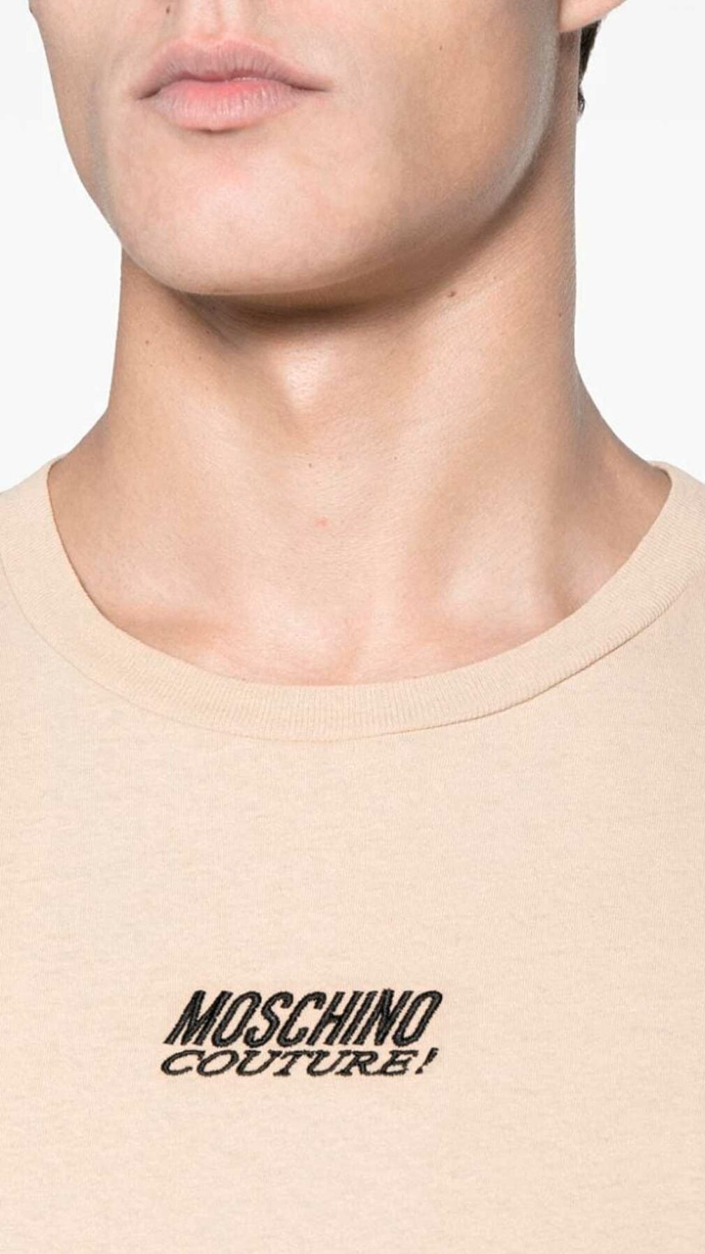 Camiseta Moschino con logotipo bordado