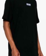 Camiseta Moschino con logotipo bordado