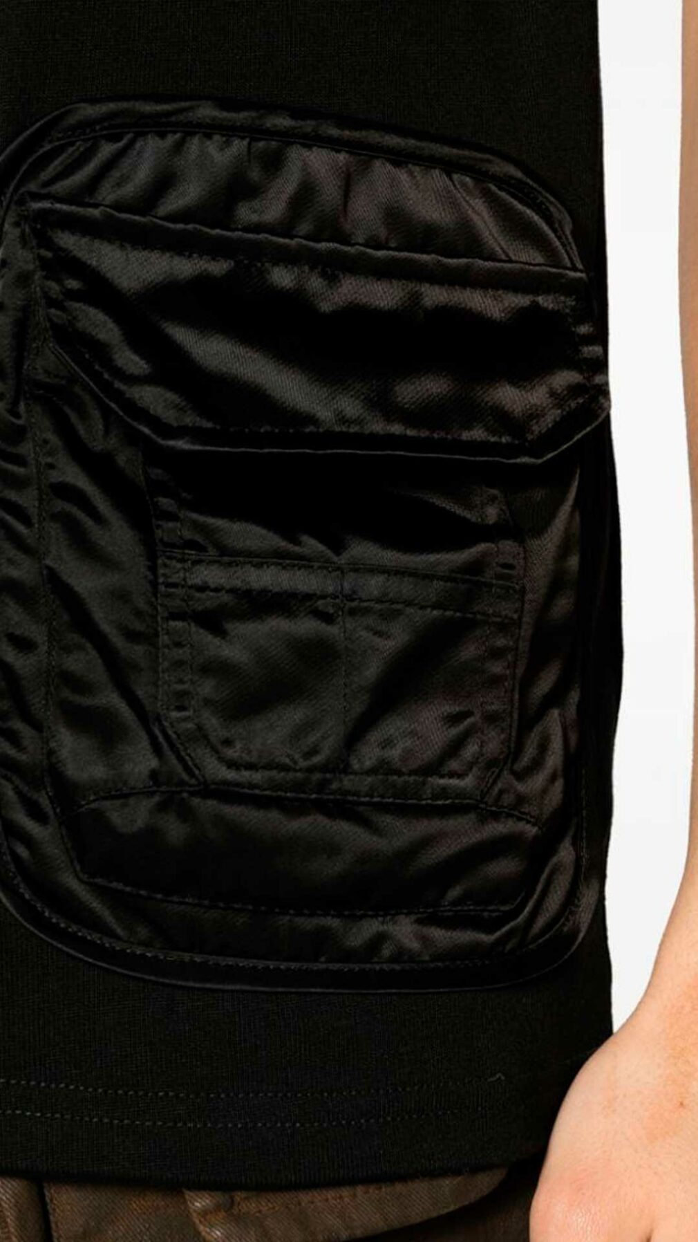 Camiseta Moschino con logotipo
